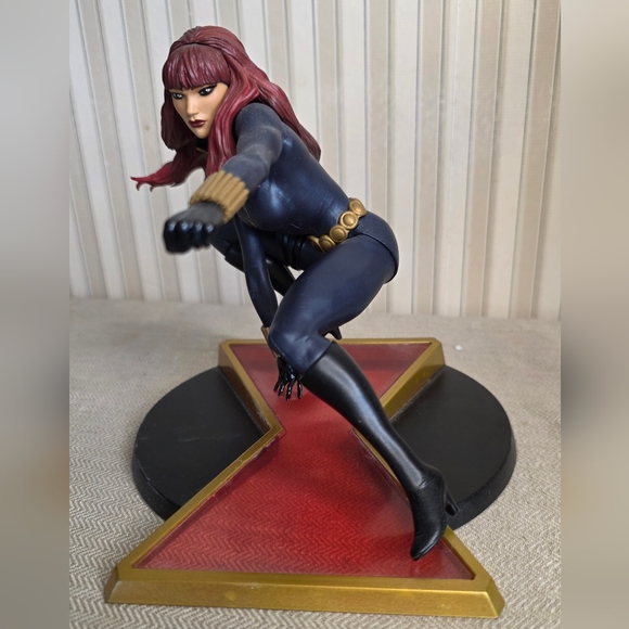 BLACK WIDOW MARVEL Gallery LEGENDS 5 Figure PVC Diorama - Picture 2 of 9